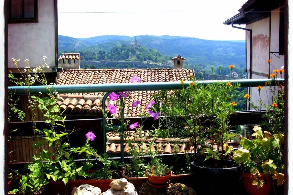 Authentic Guest Stay in the heart of Veliko Tarnovo Студио с изглед към Царевец Экстерьер фото
