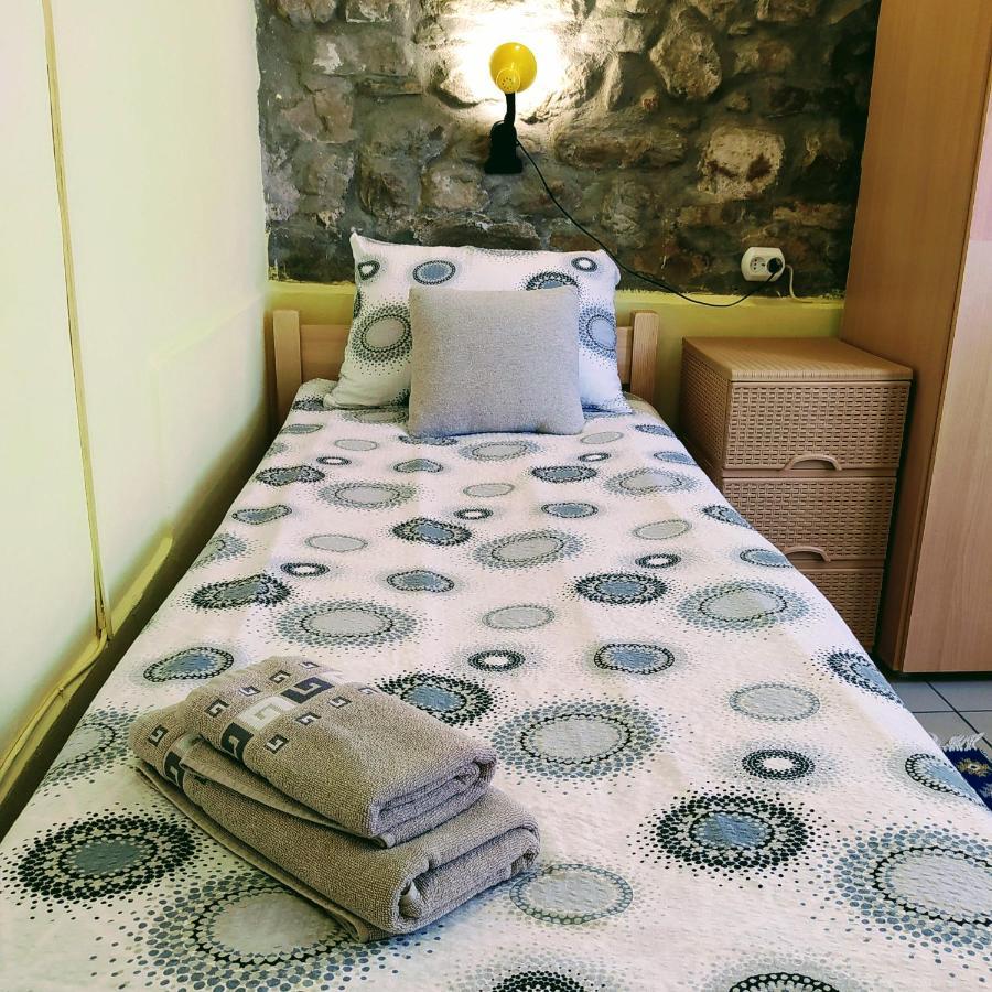 Authentic Guest Stay in the heart of Veliko Tarnovo Студио с изглед към Царевец Экстерьер фото